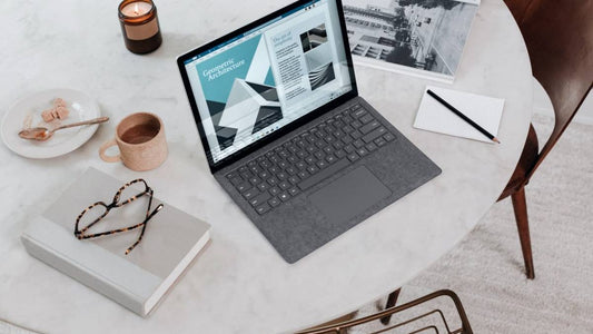 Comparing the Differences Between Buying Laptop Batteries in Physical Stores and Online Shops